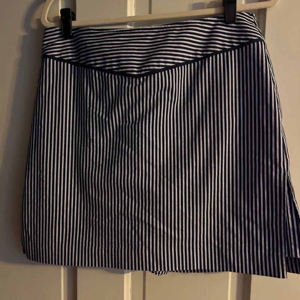 Requirements skort size 10